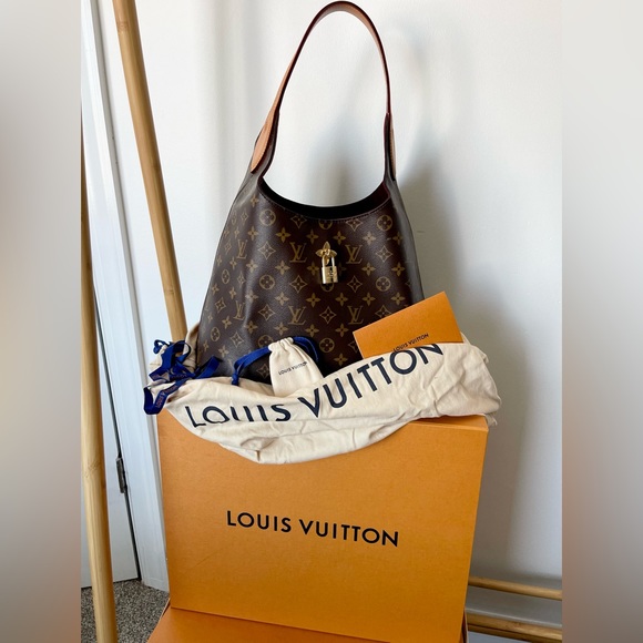 🔥🔥🔥Discontinued Louis Vuitton Monogram Flower Hobo, Pristine condition!🫶🏽 - Picture 3 of 17